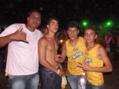 Oktober 10 Anos